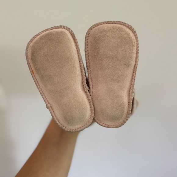 Infant ugg size small (2/3) light pink - Picture 3 of 6